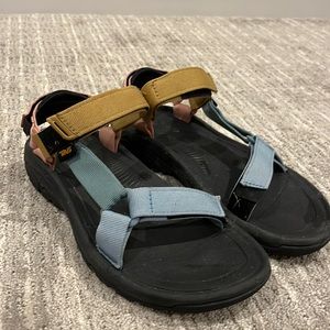 ⚡️Teva water shoes⚡️